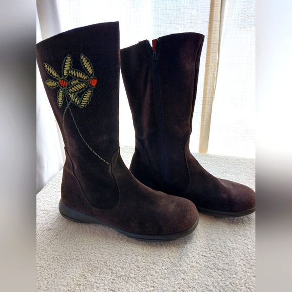 Rare Tabarca by Pepa Suede Boots Emboidered size 7.5 - Picture 1 of 7